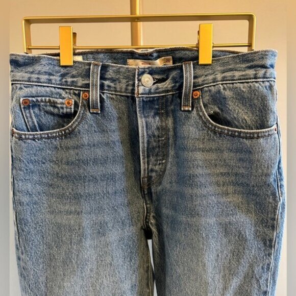 Levi’s Wedgie Fit Frayed Ankle Jeans – Medium Wash – Size 26 - Picture 2 of 6